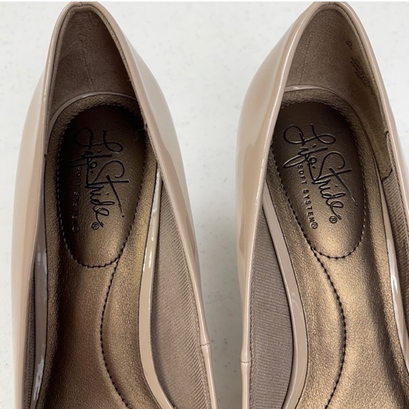 Life Stride Soft System Round Toe Pumps - Picture 6 of 6